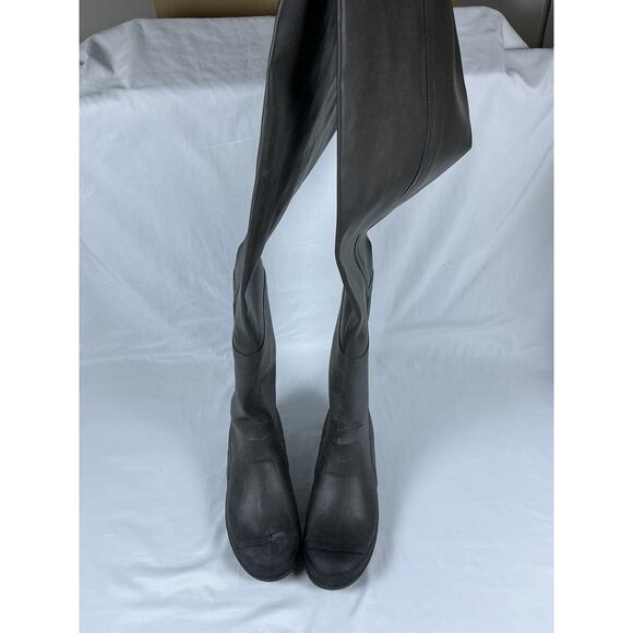 Magellan Outdoors Rubber Bootfoot Chest Waders Size 10Fishing Gear